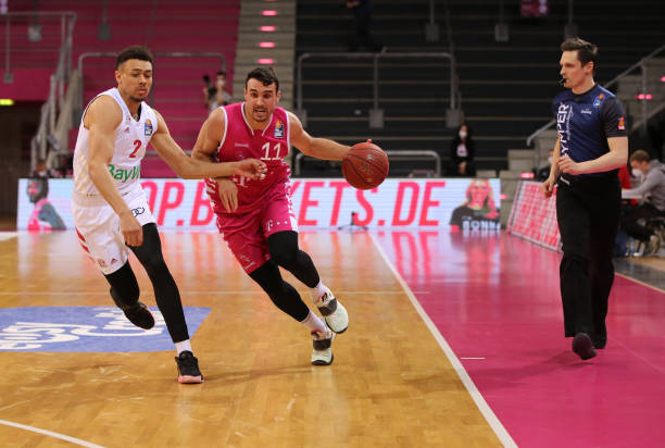 为组合提供 为组合提供