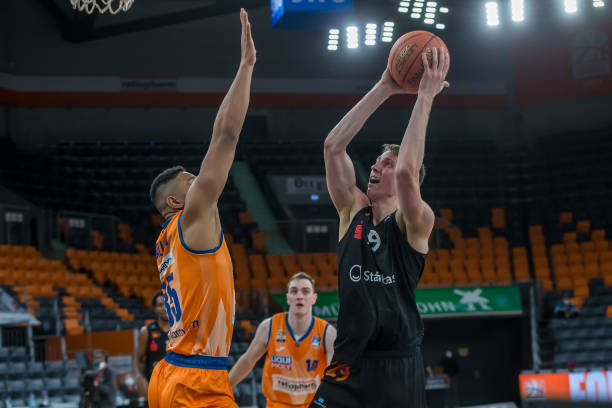 还要求他们 还要求他们